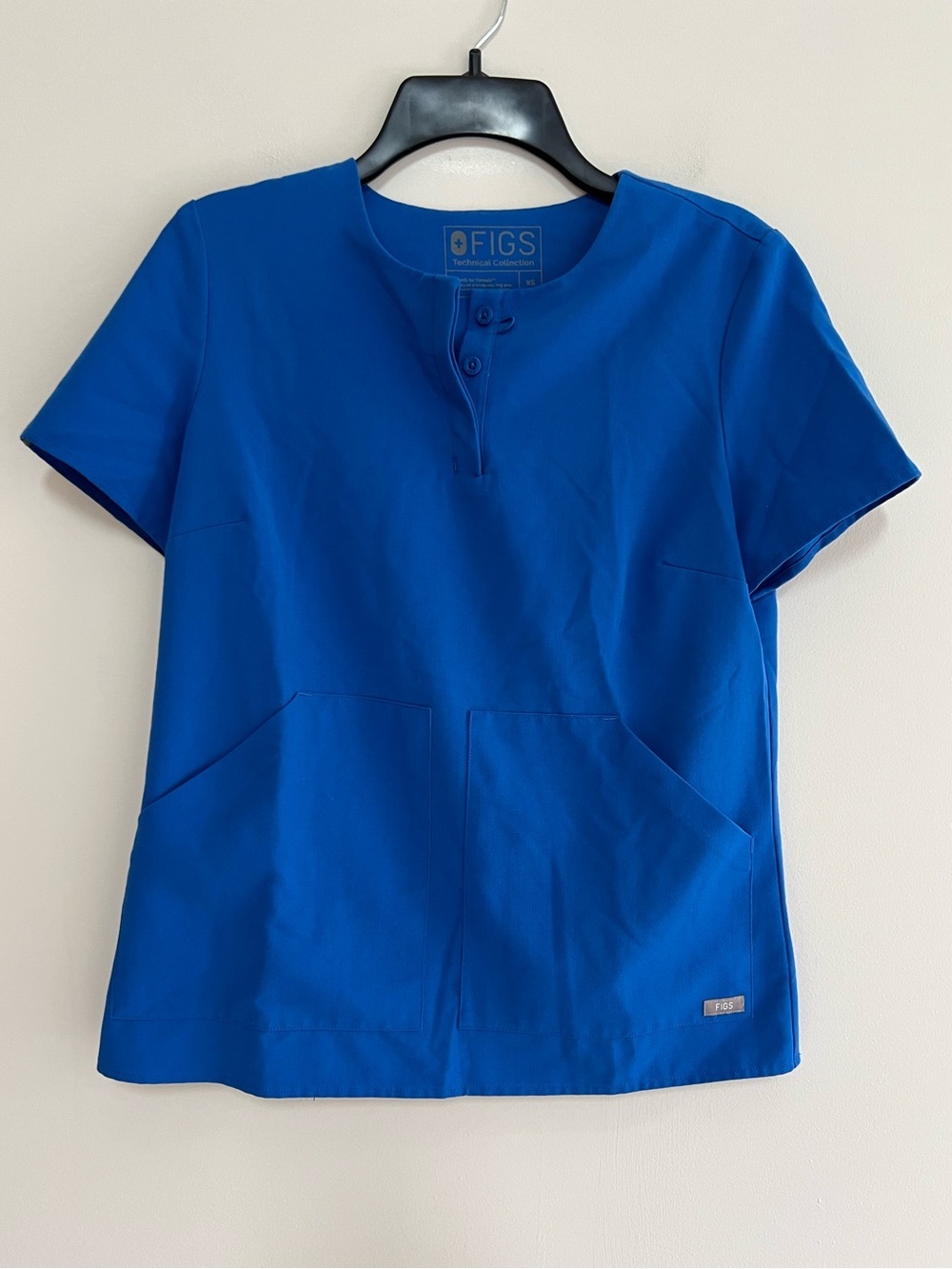 FIGS Kasane Henley Two-Pocket Popover Scrub Top, Denim Blue (PO#: 1345), XS
